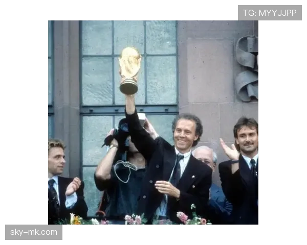 贝肯鲍尔传奇生涯全景回顾:从“足球皇帝”到足坛不朽丰碑 贝肯鲍尔传奇生涯全景回顾:从“足球皇帝”到足坛不朽丰碑