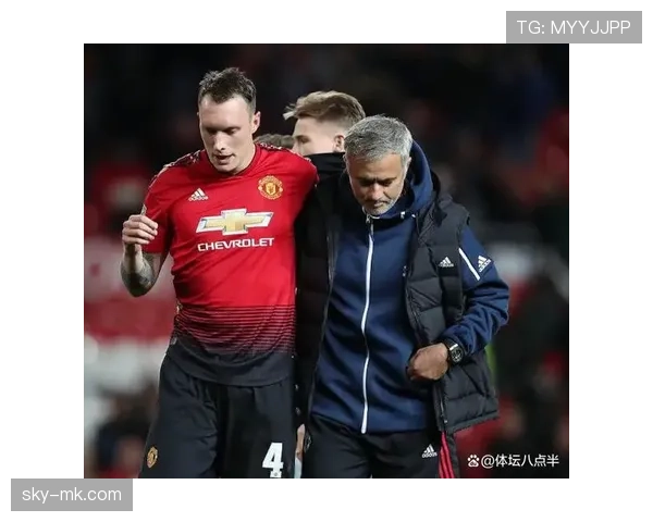 穆里尼奥执教曼联：战术革新与冠军追求的双重挑战