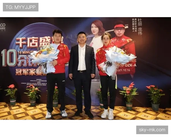 刚刷到庞伟的生活照——手腕是奢侈表，厨房却满是地摊货，笑死这反差太带劲