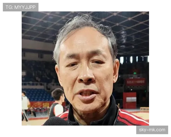 看到周琦走出球馆被几辆豪车迎接，我差点忘了这是场篮球赛